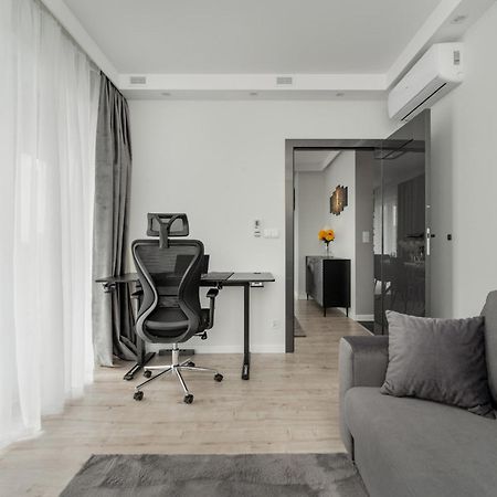 Luksusowy Apartament Z 3 Sypialniami, Klimatyzacja, Parkingiem I Biurkiem We Wroclawiu By Renters Prestige المظهر الخارجي الصورة