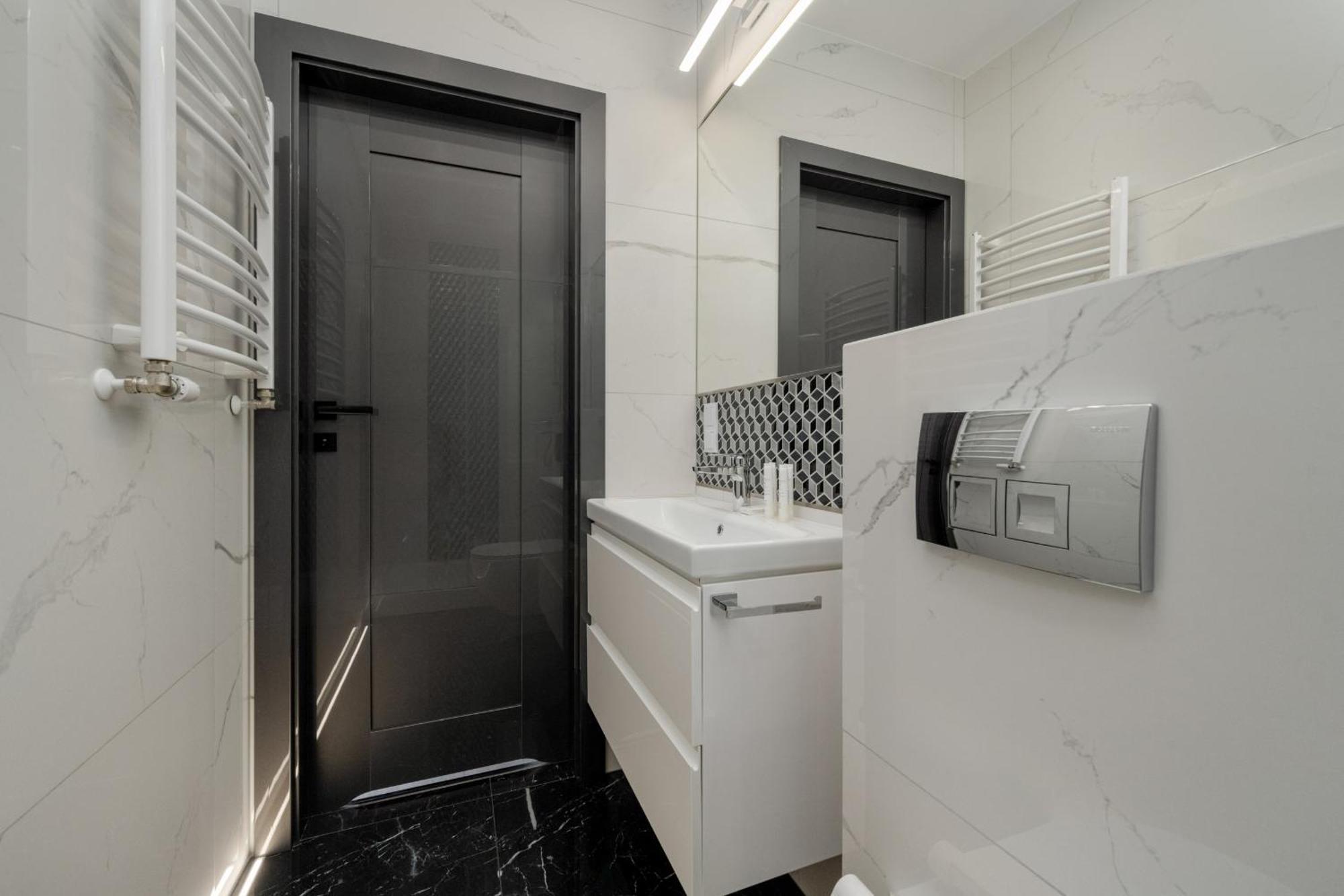 Luksusowy Apartament Z 3 Sypialniami, Klimatyzacja, Parkingiem I Biurkiem We Wroclawiu By Renters Prestige المظهر الخارجي الصورة
