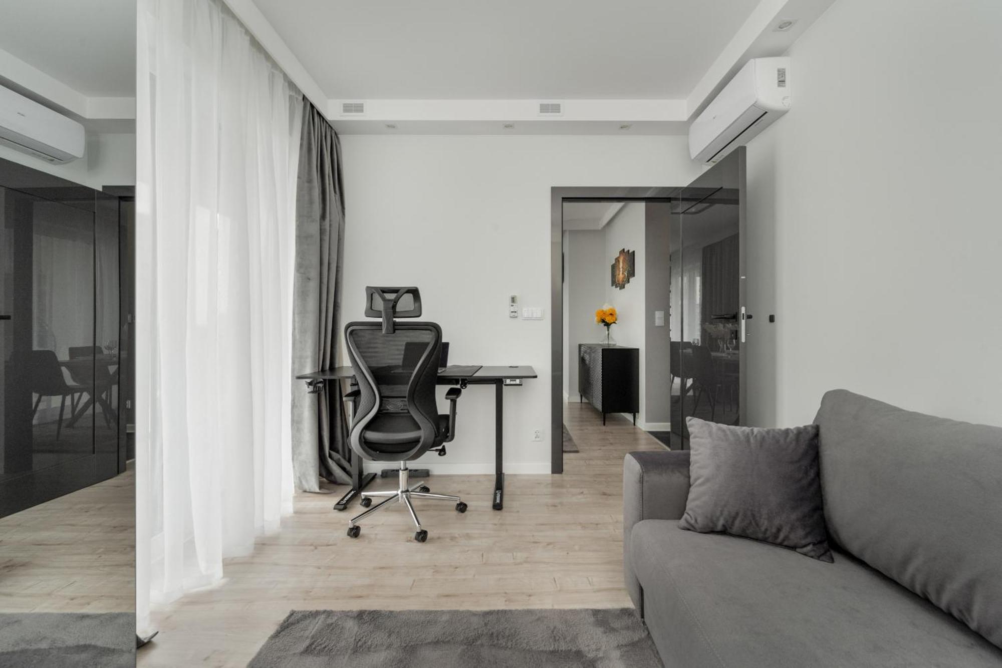 Luksusowy Apartament Z 3 Sypialniami, Klimatyzacja, Parkingiem I Biurkiem We Wroclawiu By Renters Prestige المظهر الخارجي الصورة