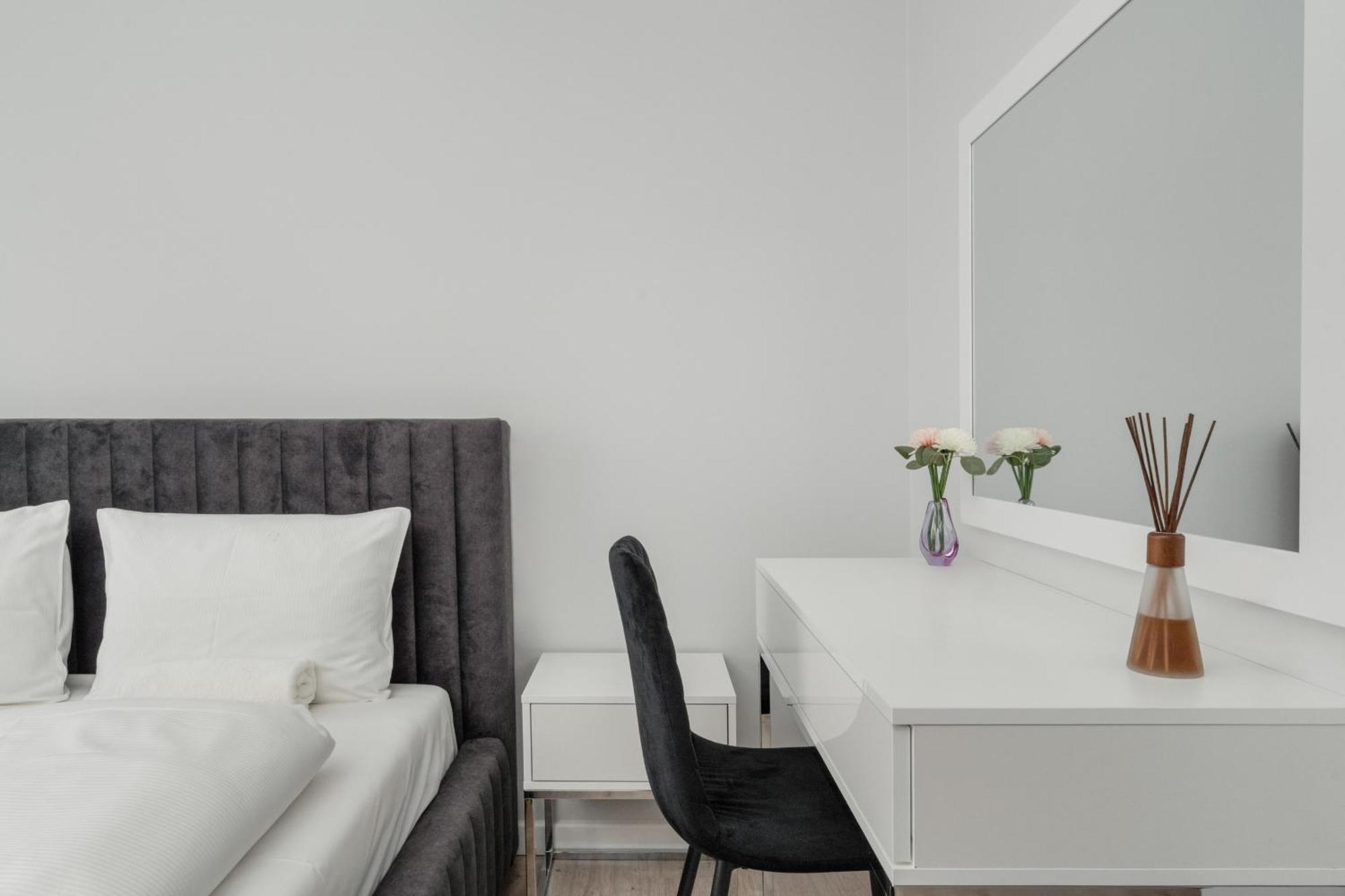Luksusowy Apartament Z 3 Sypialniami, Klimatyzacja, Parkingiem I Biurkiem We Wroclawiu By Renters Prestige المظهر الخارجي الصورة