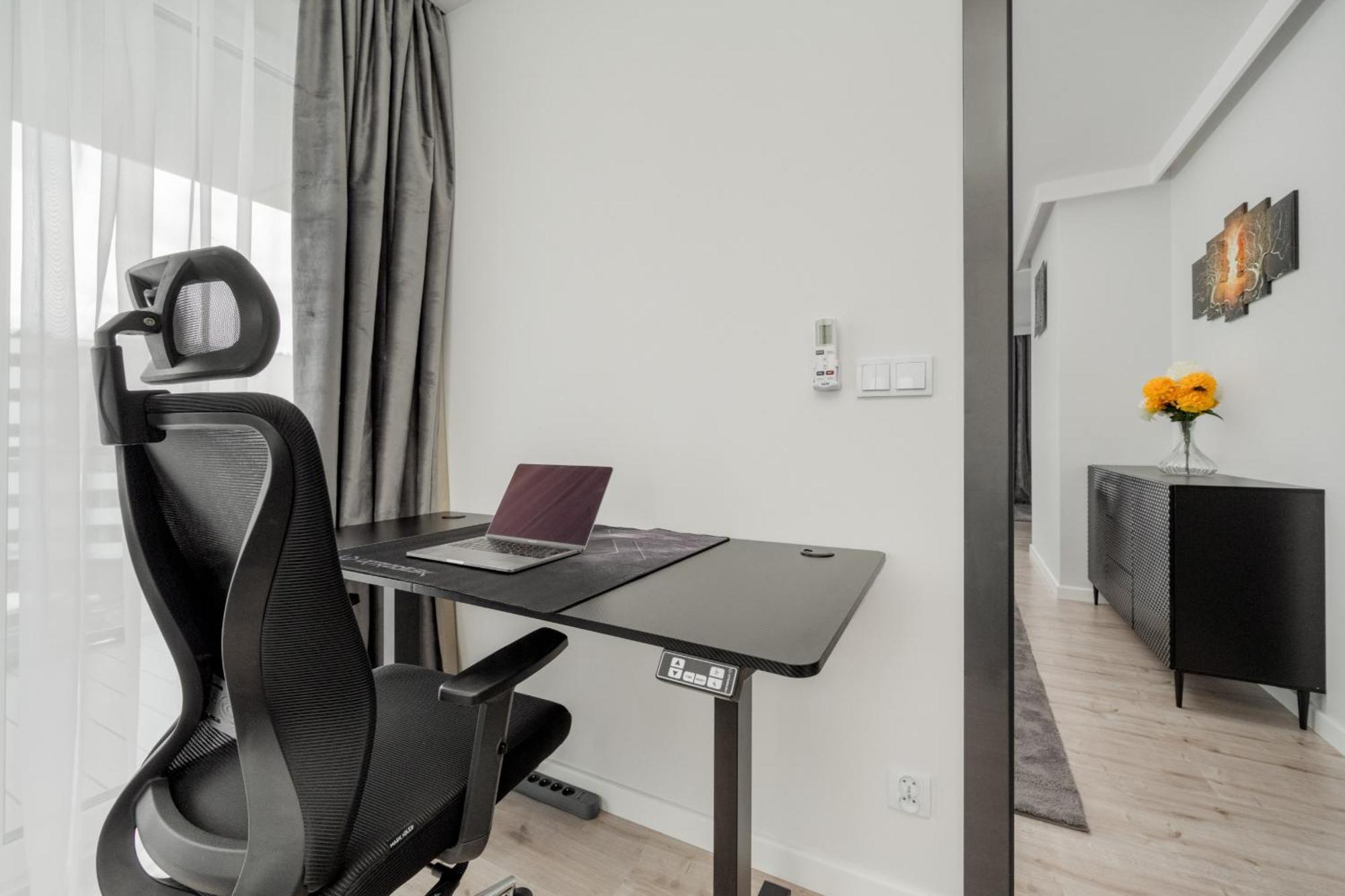 Luksusowy Apartament Z 3 Sypialniami, Klimatyzacja, Parkingiem I Biurkiem We Wroclawiu By Renters Prestige المظهر الخارجي الصورة